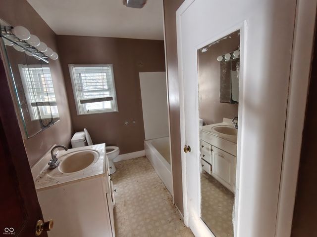 696 E 600 S, Shelbyville, IN 46176