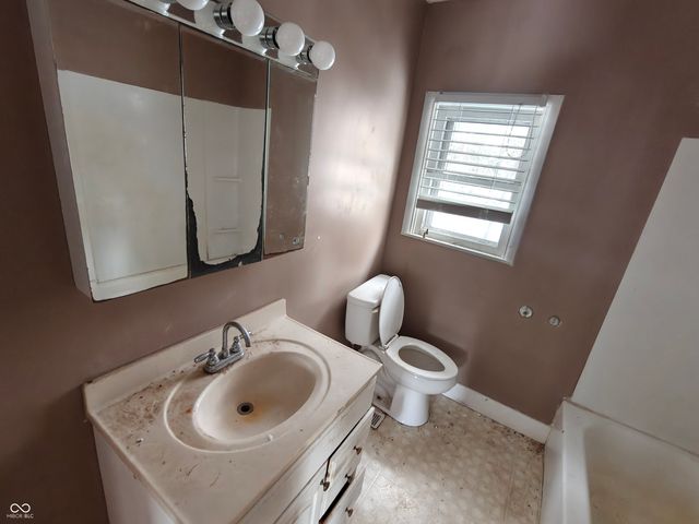 696 E 600 S, Shelbyville, IN 46176