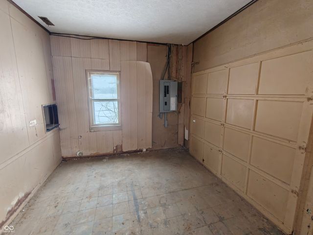 696 E 600 S, Shelbyville, IN 46176