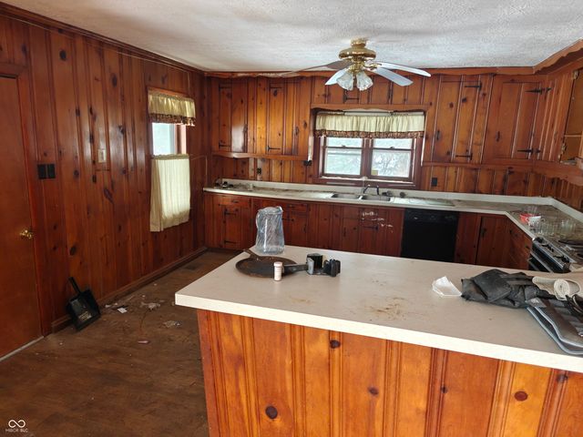 696 E 600 S, Shelbyville, IN 46176