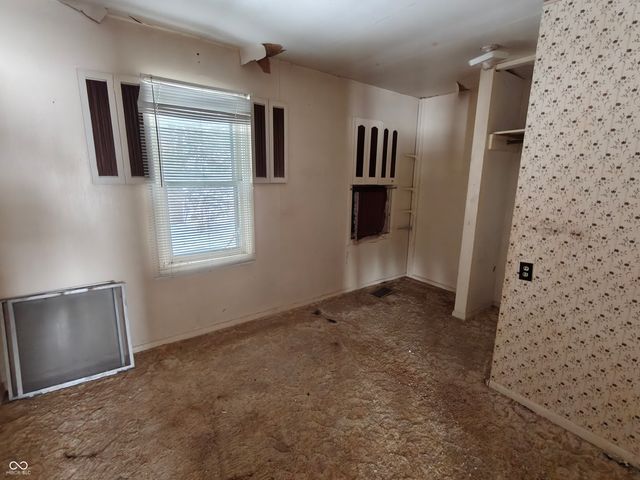 696 E 600 S, Shelbyville, IN 46176