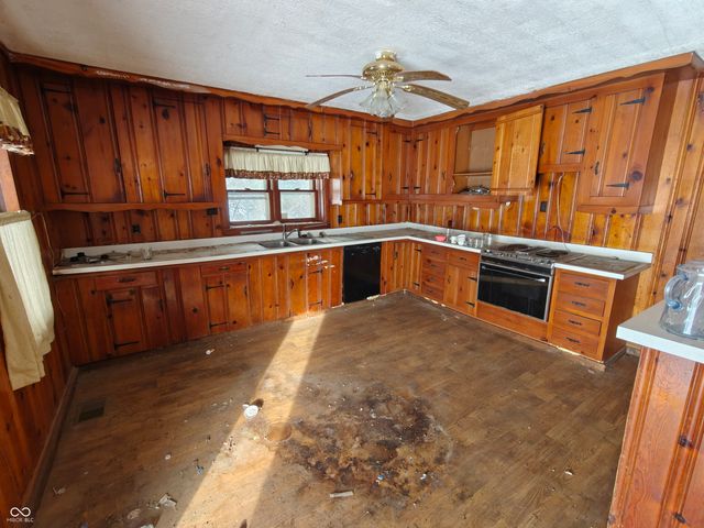 696 E 600 S, Shelbyville, IN 46176