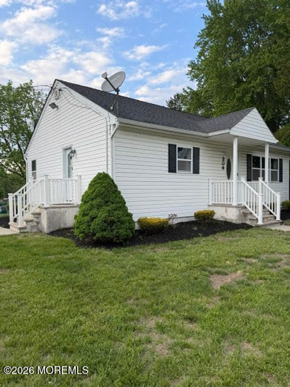 206 Taylors Mills Road, Manalapan, NJ 07726