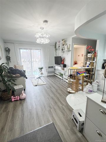 13249 41st Road 5B, Flushing, NY 11355