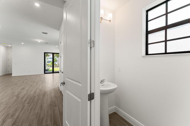 870 SW Newfield Avenue, Palm City, FL 34990