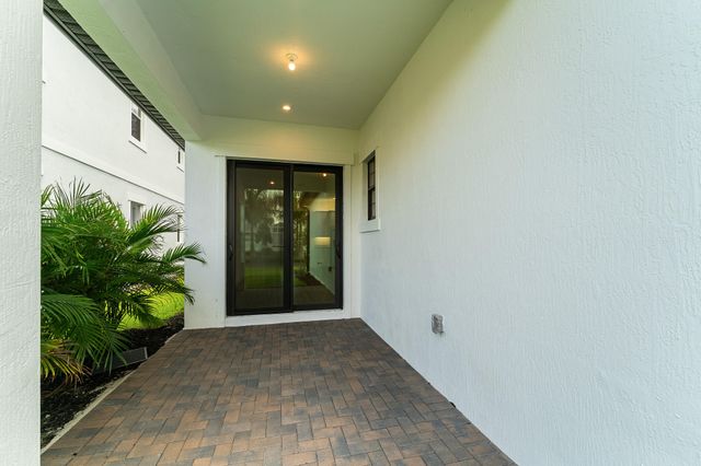 870 SW Newfield Avenue, Palm City, FL 34990