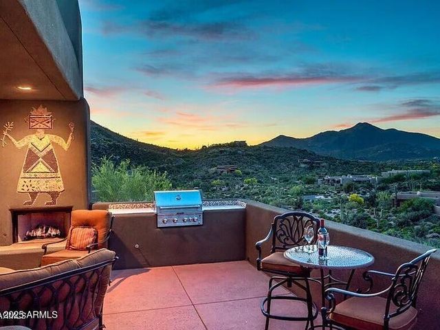 9898 E GRAYTHORN Drive, Scottsdale, AZ 85262