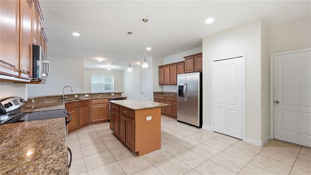 2217 CROSSTON CIRCLE, Orlando, FL 32824
