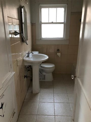 316 S Nugent Street, La Porte, TX 77571