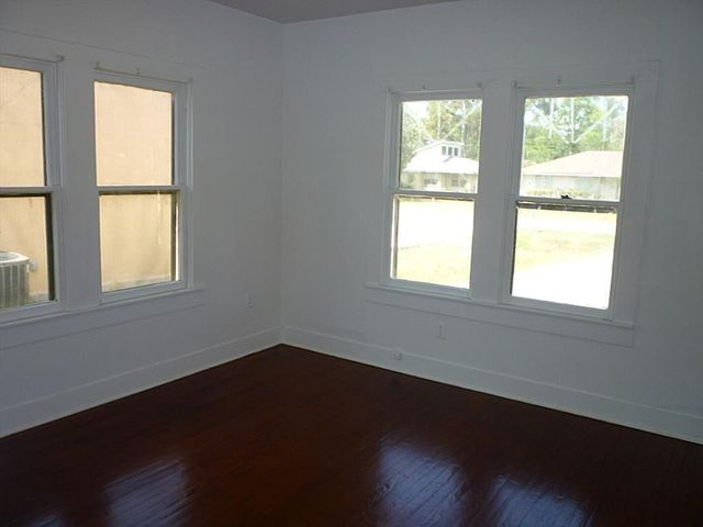 316 S Nugent Street, La Porte, TX 77571