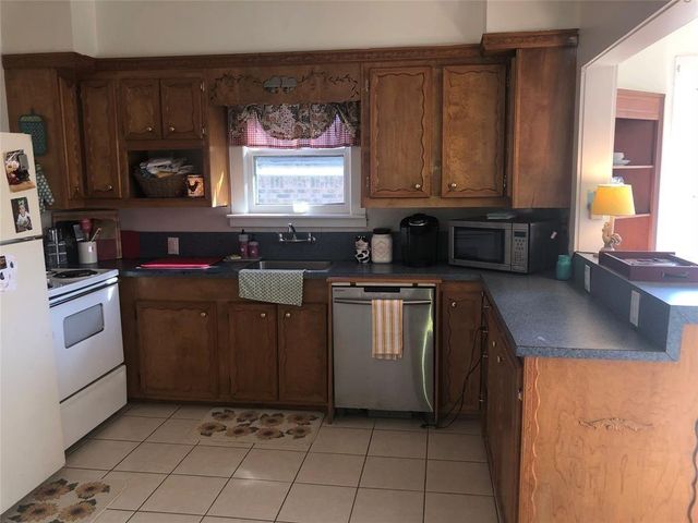 316 S Nugent Street, La Porte, TX 77571