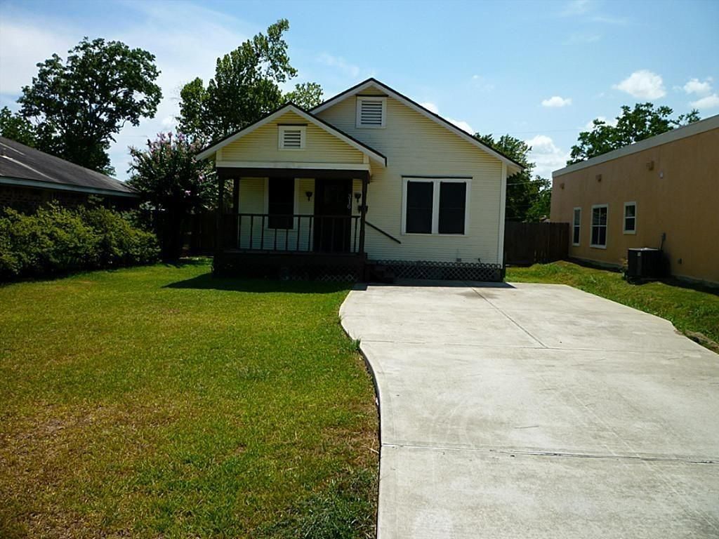 316 S Nugent Street, La Porte, TX 77571