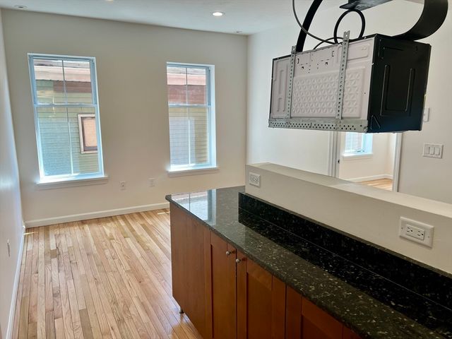 257 Pleasant St 8, Worcester, MA 01609