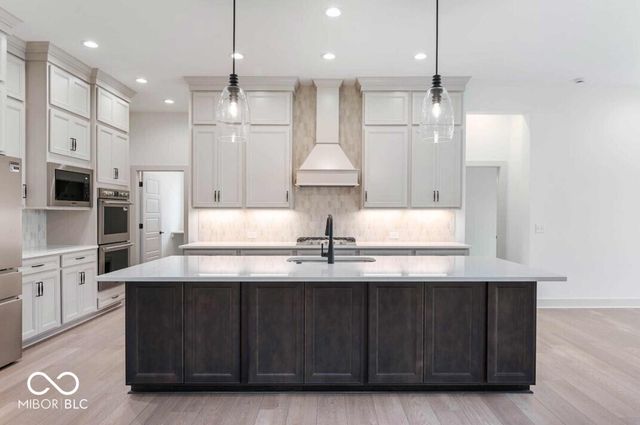 15979 Vitalize Run, Fishers, IN 46040