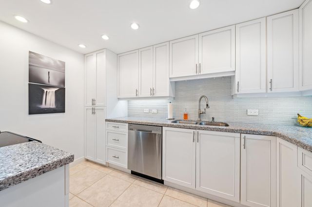 5420 N Ocean Drive Ph2, Riviera Beach, FL 33404