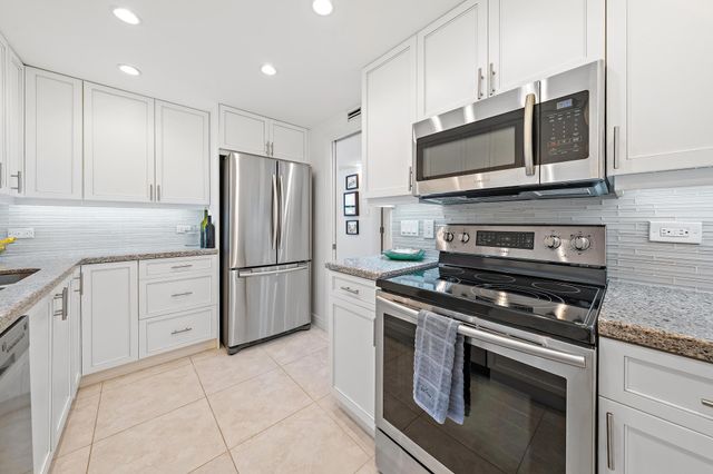 5420 N Ocean Drive Ph2, Riviera Beach, FL 33404