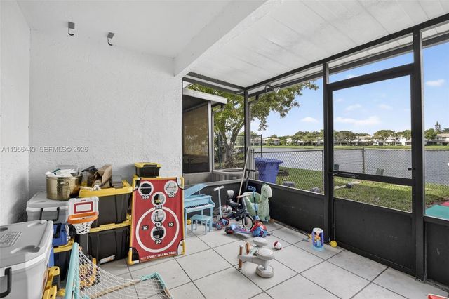 10431 NW 3rd St, Pembroke Pines, FL 33026