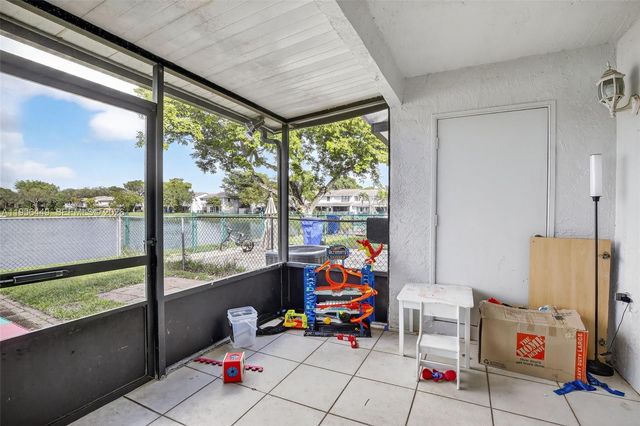 10431 NW 3rd St, Pembroke Pines, FL 33026