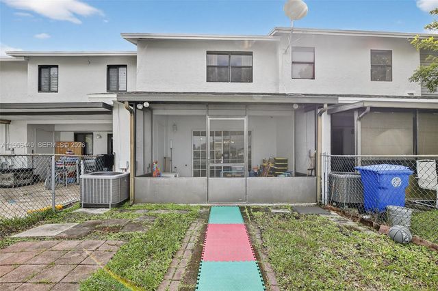 10431 NW 3rd St, Pembroke Pines, FL 33026