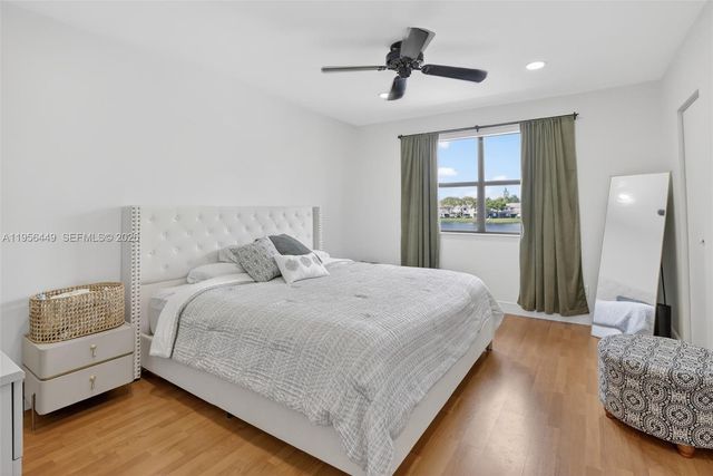 10431 NW 3rd St, Pembroke Pines, FL 33026