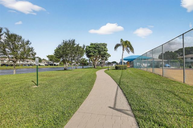 10431 NW 3rd St, Pembroke Pines, FL 33026