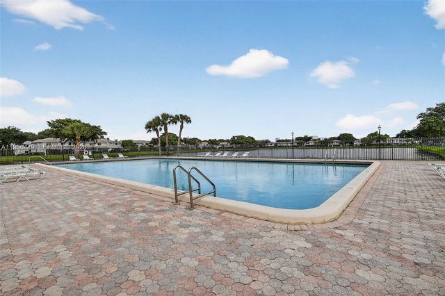 10431 NW 3rd St, Pembroke Pines, FL 33026