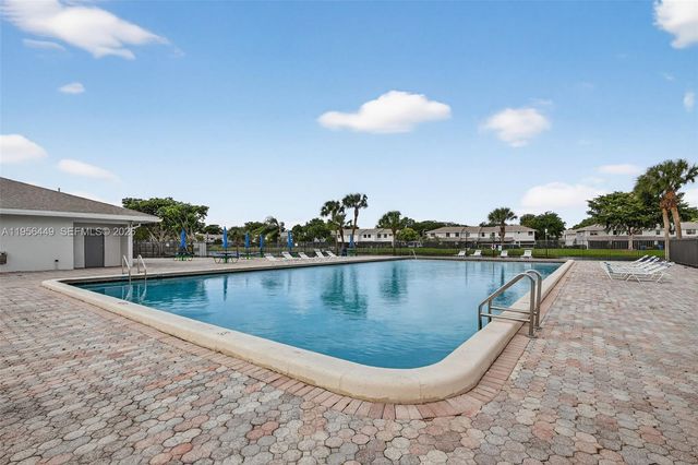 10431 NW 3rd St, Pembroke Pines, FL 33026