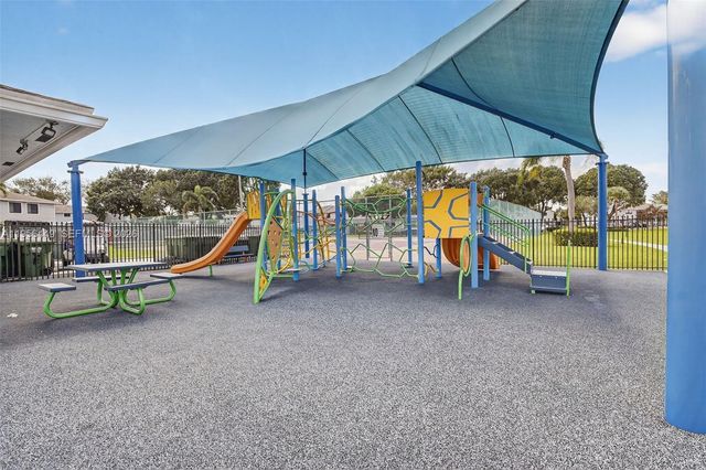 10431 NW 3rd St, Pembroke Pines, FL 33026