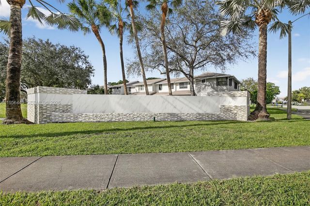 10431 NW 3rd St, Pembroke Pines, FL 33026