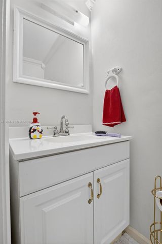 10431 NW 3rd St, Pembroke Pines, FL 33026