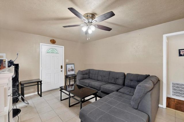 2706 Bentley Avenue, Dallas, TX 75211