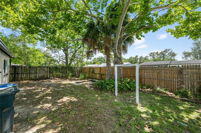 7402 WISHING WELL COURT, Tampa, FL 33619