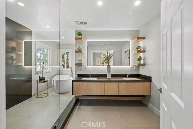 31792 Via Patito, Laguna Hills, CA 92679