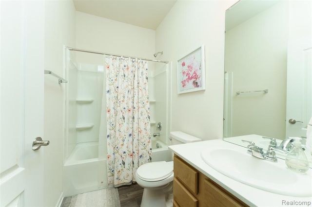 4639 Crestway Drive, Brighton, MI 48116