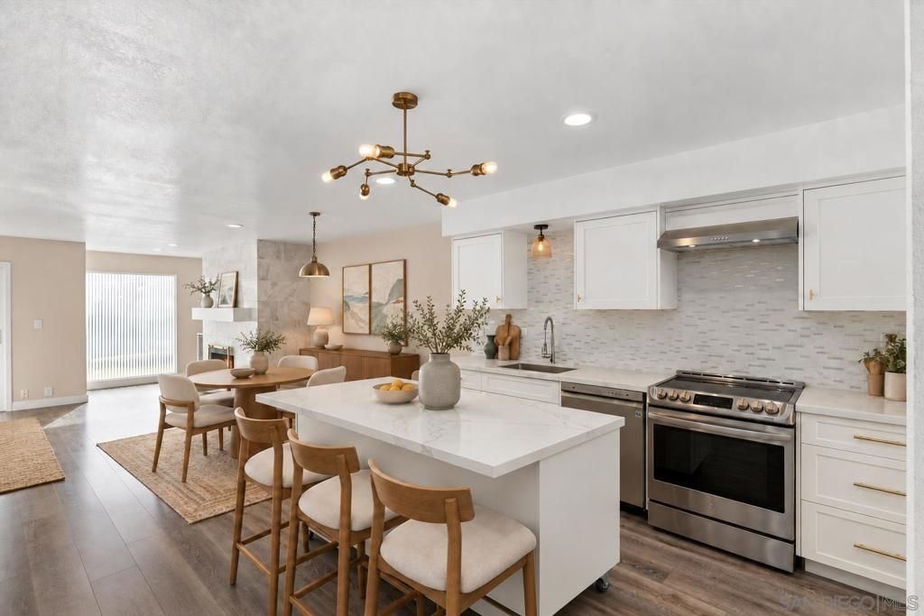 1913 Alga Rd A, Carlsbad, CA 92009