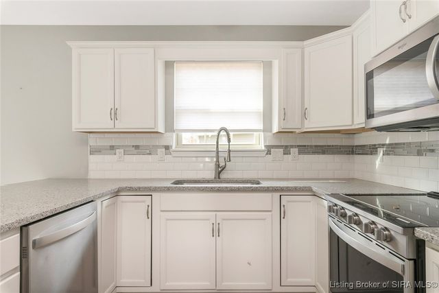 7900 Meyer Loop, Sellersburg, IN 47172