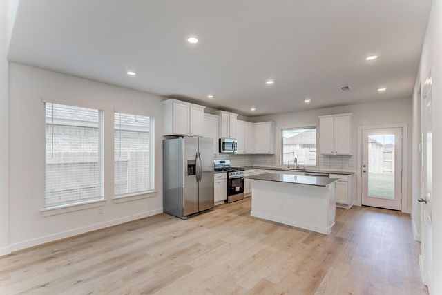 140 Bloomington LOOP, Hutto, TX 78634