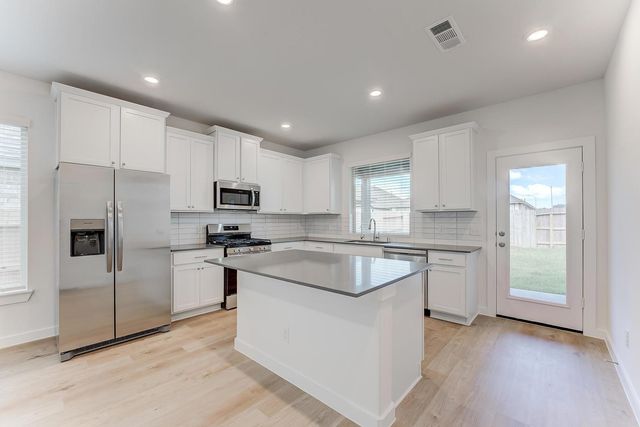 140 Bloomington LOOP, Hutto, TX 78634