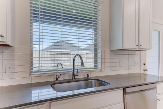 140 Bloomington LOOP, Hutto, TX 78634