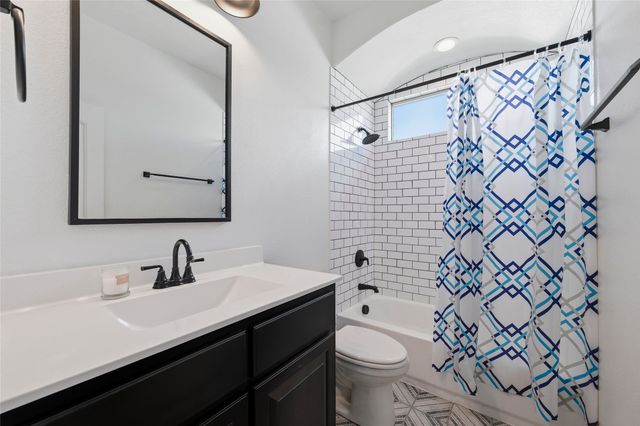 948 Meadow Scape Drive, Fort Worth, TX 76028