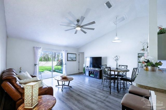 5888 Dandelion Ln, Pensacola, FL 32526