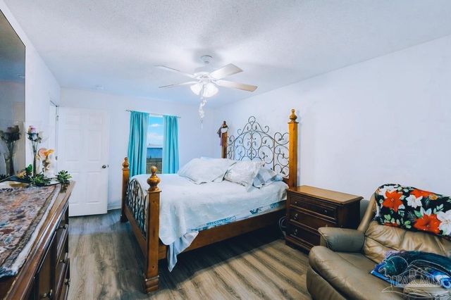 5888 Dandelion Ln, Pensacola, FL 32526