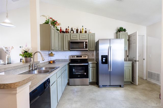 5888 Dandelion Ln, Pensacola, FL 32526