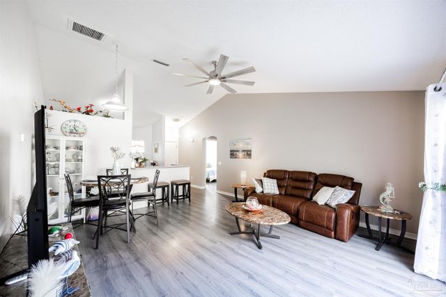 5888 Dandelion Ln, Pensacola, FL 32526