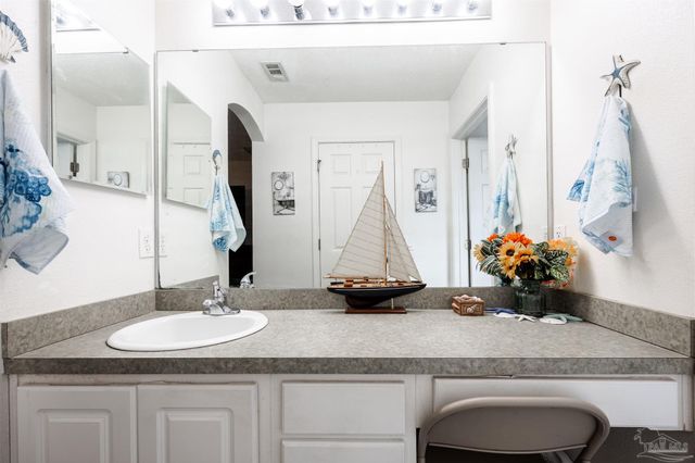 5888 Dandelion Ln, Pensacola, FL 32526