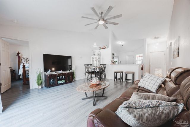 5888 Dandelion Ln, Pensacola, FL 32526