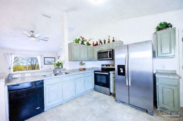 5888 Dandelion Ln, Pensacola, FL 32526