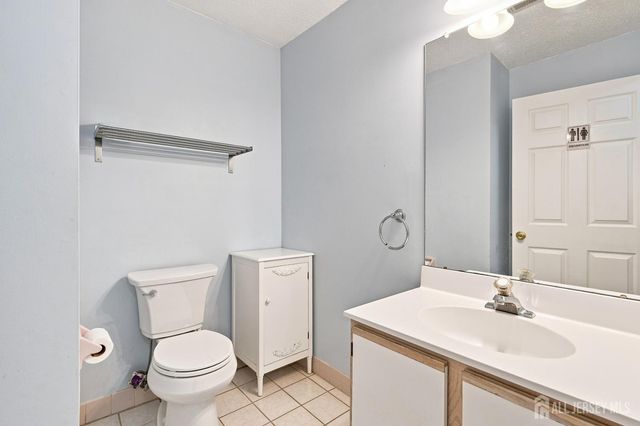 63 Prestwick Way, Edison, NJ 08820