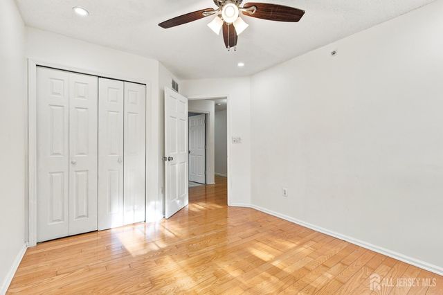 63 Prestwick Way, Edison, NJ 08820