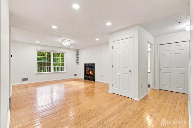 63 Prestwick Way, Edison, NJ 08820
